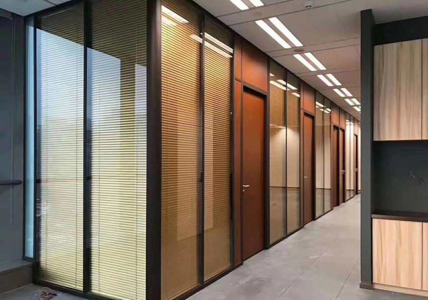 84双层玻璃内置金色百叶典型案例