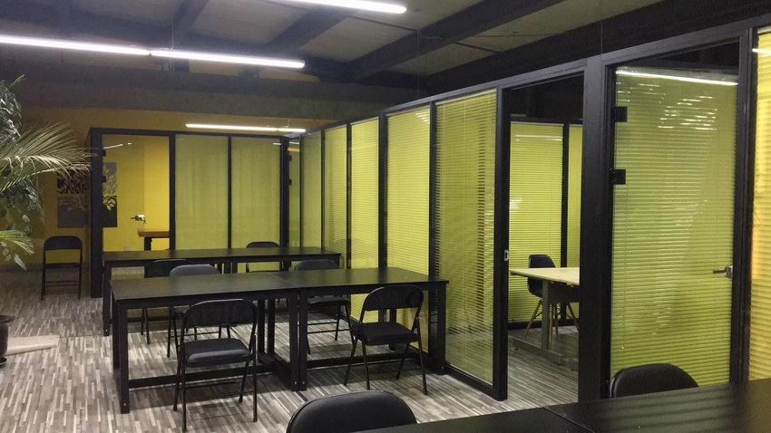 84款黑色铝框双层玻璃内置绿色百叶