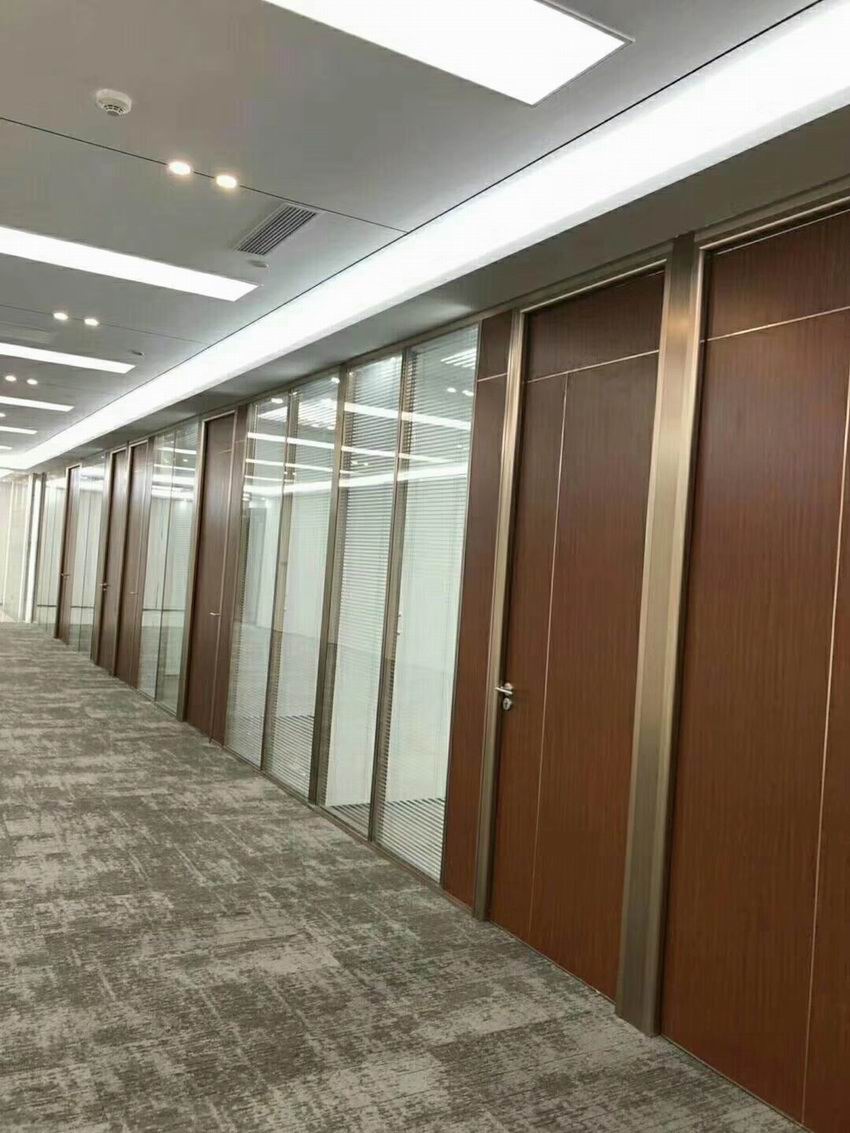 香槟拉丝铝框双玻百叶典型案例