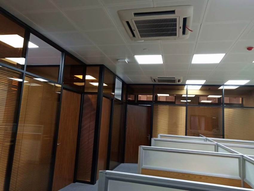 百叶隔断配茶色玻璃典型案例