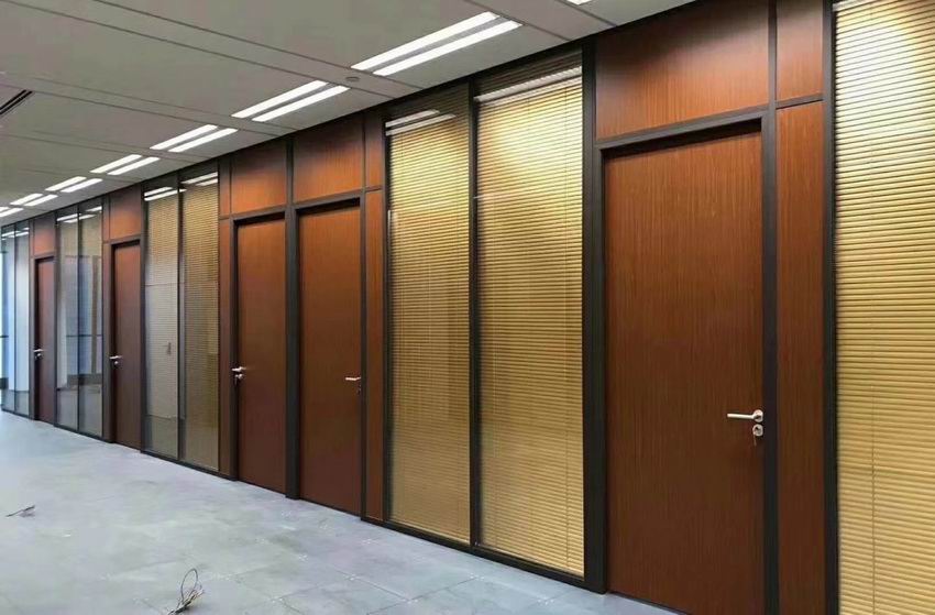 84双层玻璃内置金色百叶典型案例